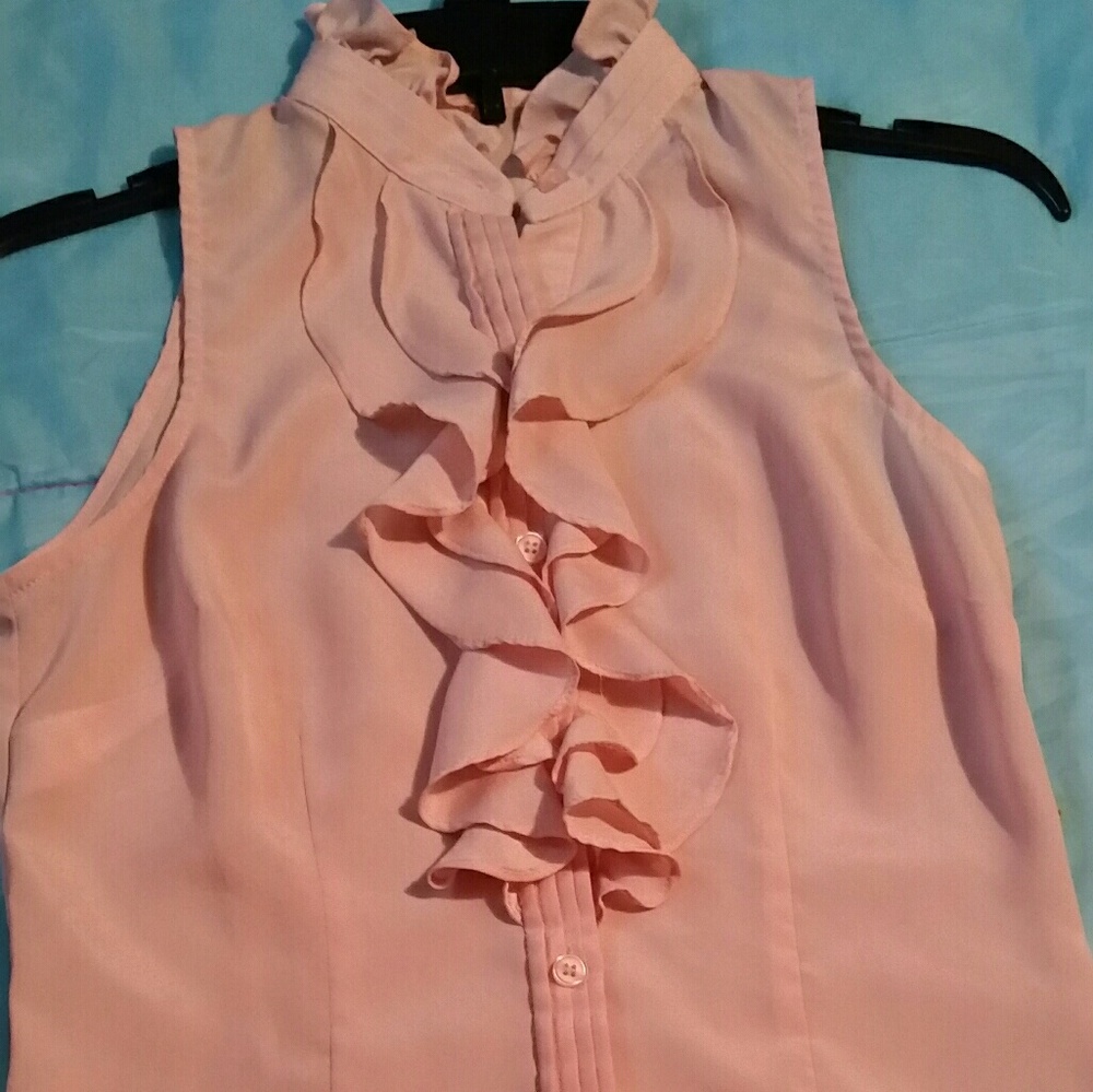 Sleeveless pink top